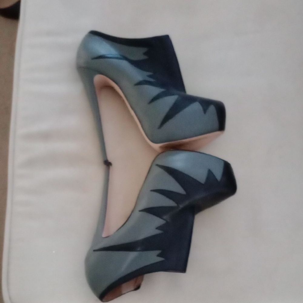 Ruthie Davies WHITNEY stylish Platform zipper booties Black and Gray size 40.5/8